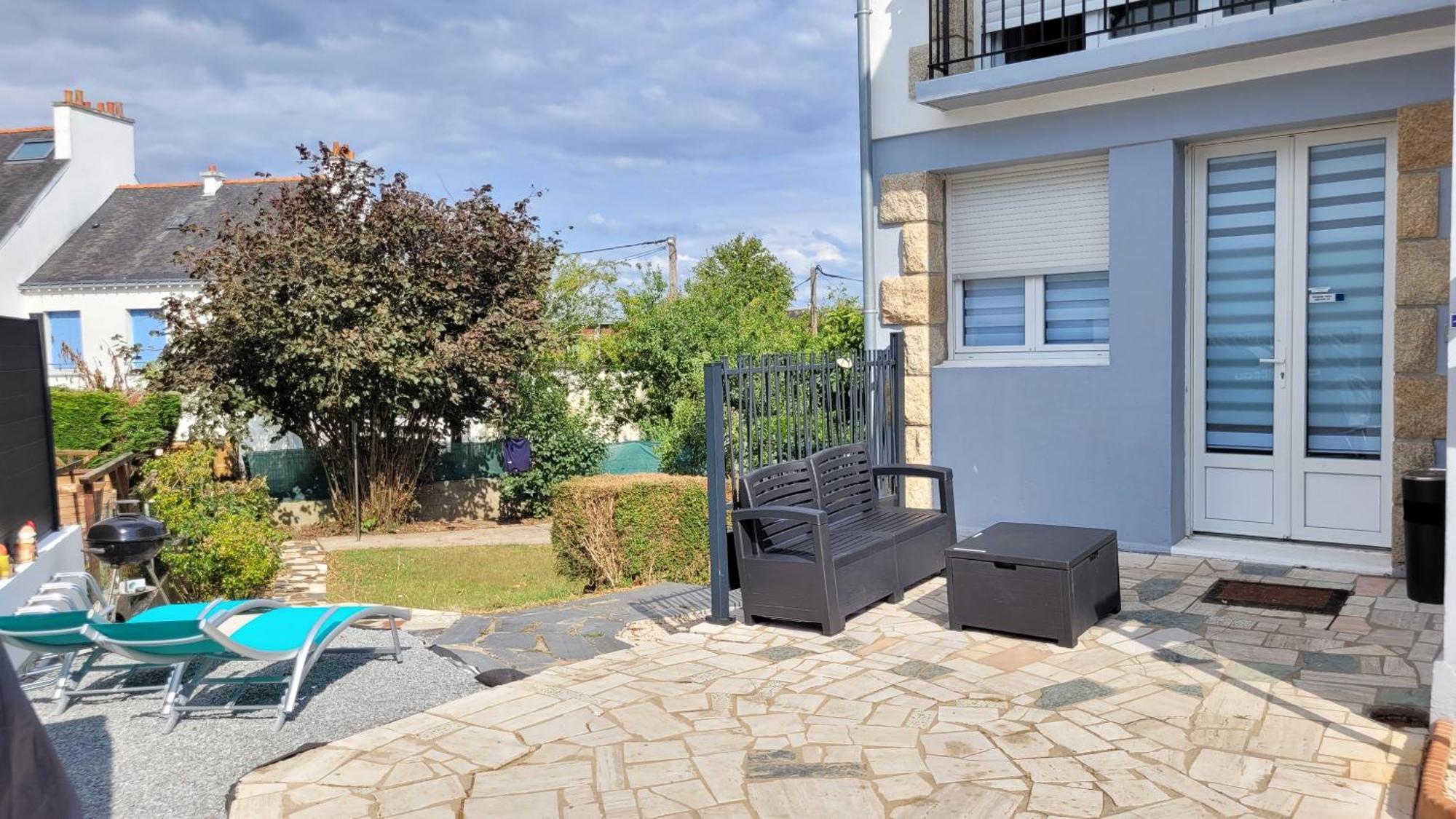 Update Location Lanester Exterior photo