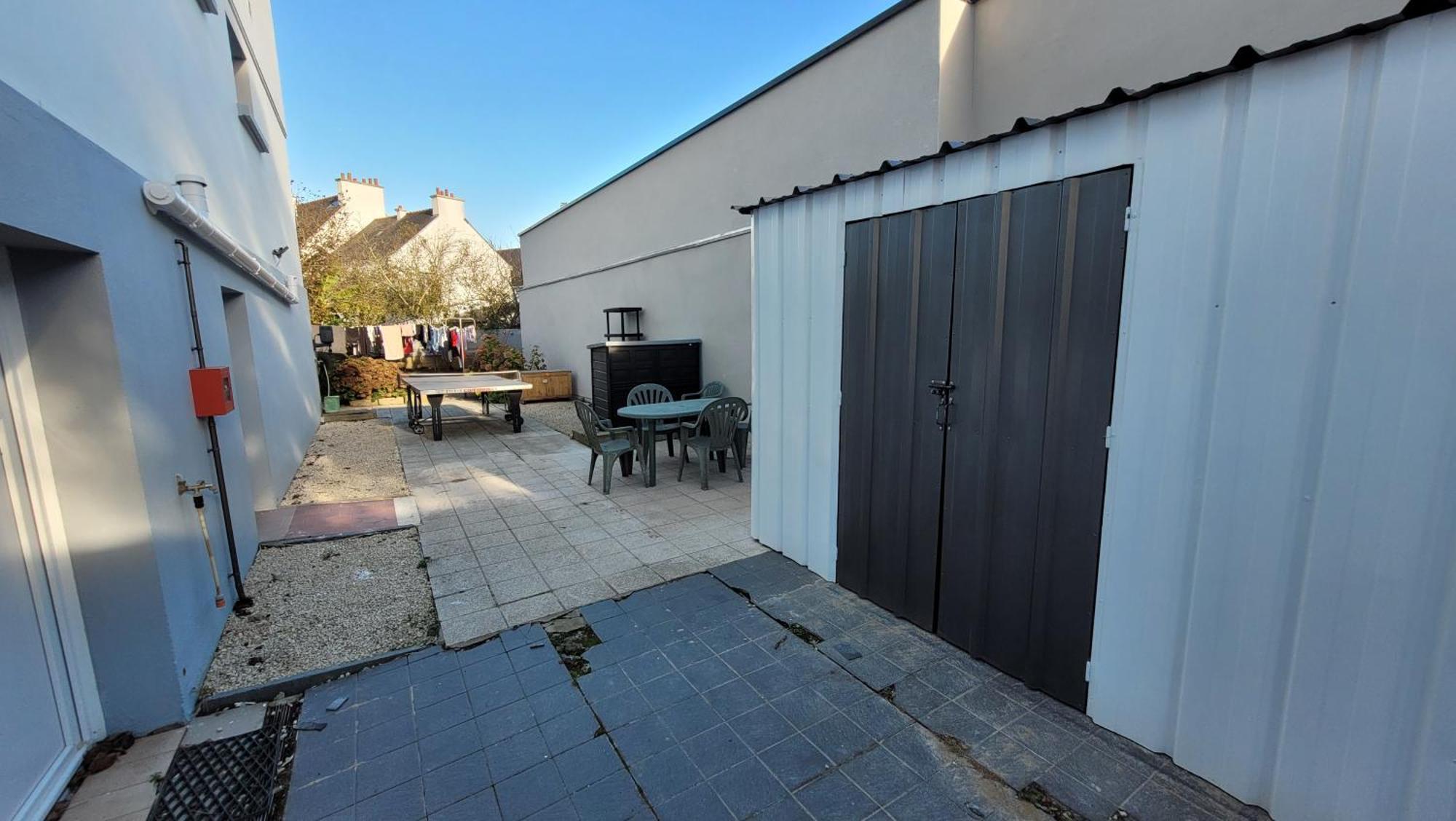 Update Location Lanester Exterior photo